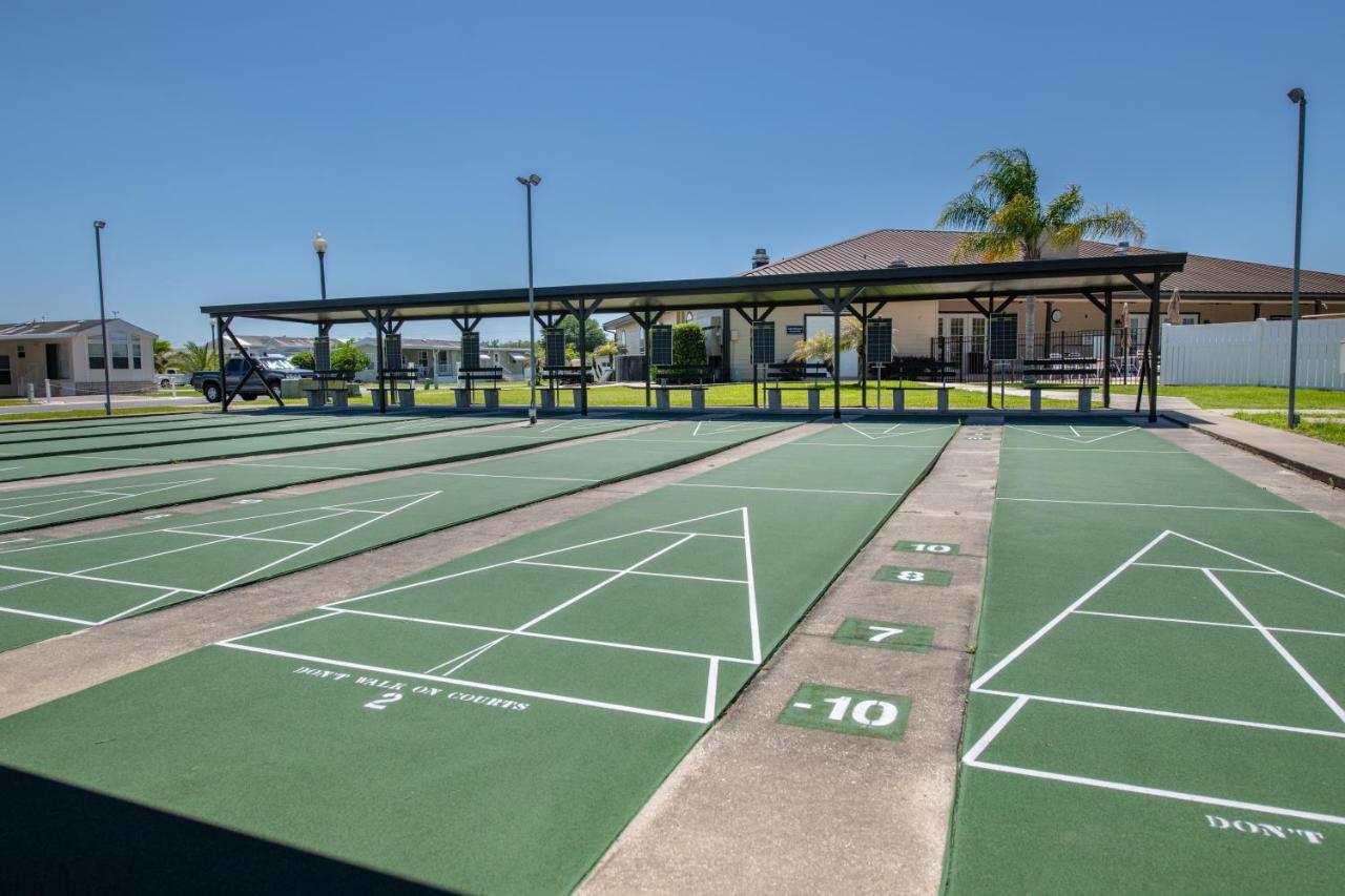 Majestic Oaks RV Resort Zephyrhills Exterior foto