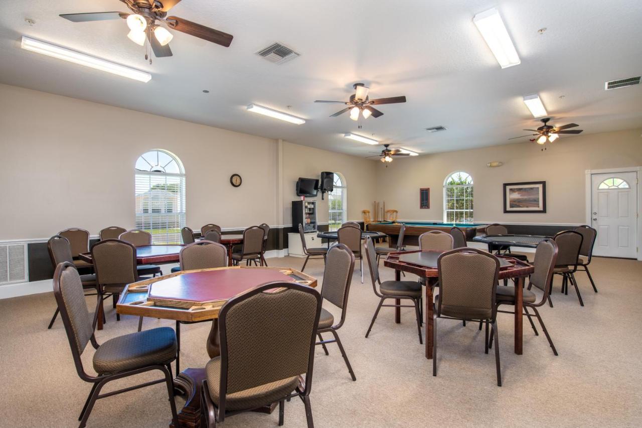 Majestic Oaks RV Resort Zephyrhills Exterior foto